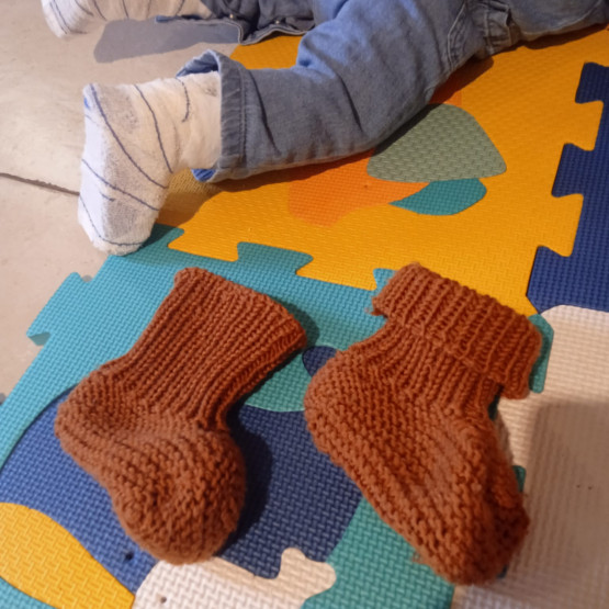 Patrons chaussons bébés : adaptés aux plâtres et attelles, 0 à 18 mois